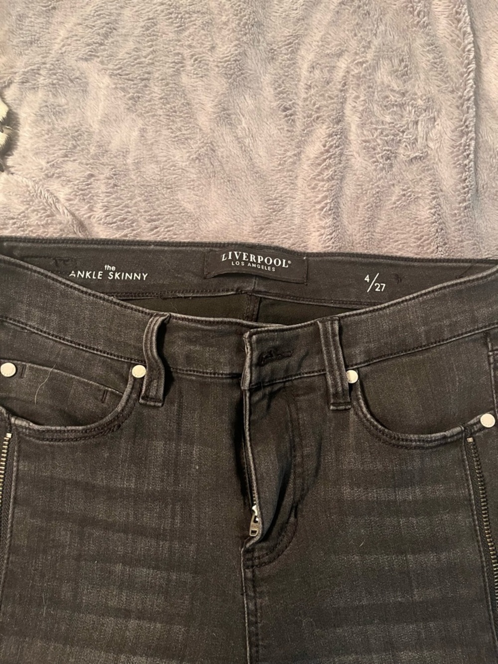 Liverpool Ankle Skinny Jeans in Charcoal